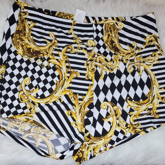 Barocco print collared sleeveless top and shorts - Picture 7 of 8